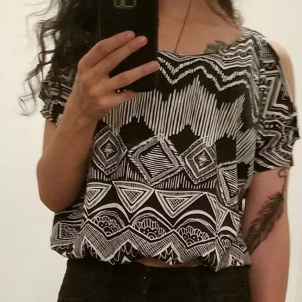 Shoulder cut out top
